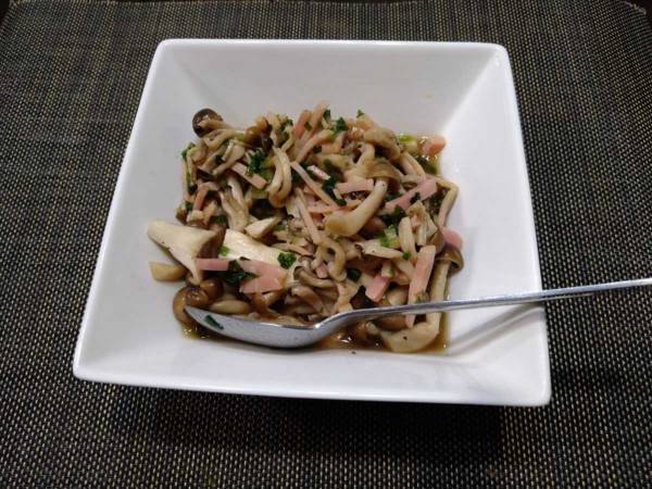 レンジでチンするだけ 失敗なしで箸が止まらない『悪魔の漬けキノコ』の作り方は…