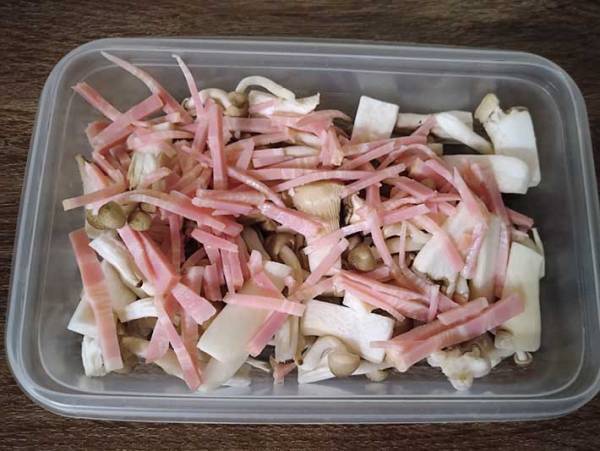レンジでチンするだけ 失敗なしで箸が止まらない『悪魔の漬けキノコ』の作り方は…