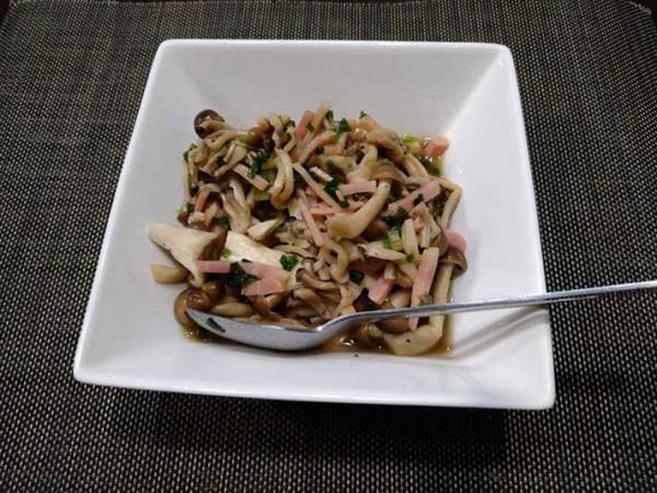 レンジでチンするだけ 失敗なしで箸が止まらない『悪魔の漬けキノコ』の作り方は…