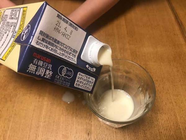 覚えておいて損はなし！ ポリタンクからペットボトルへ水をこぼさずに移し替える方法