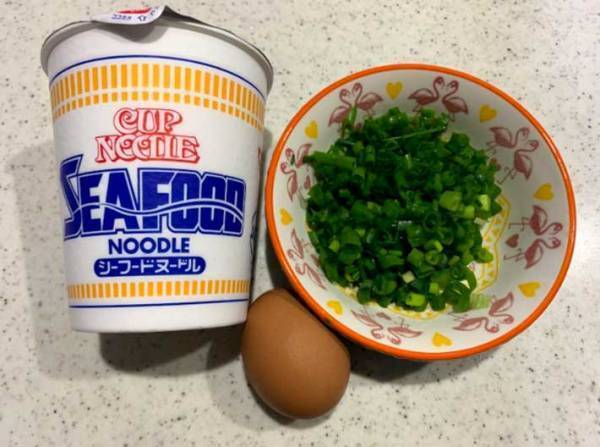 カップラーメンが食べたい気分！でも昨日のご飯が残っている…そんな時の必殺ご飯