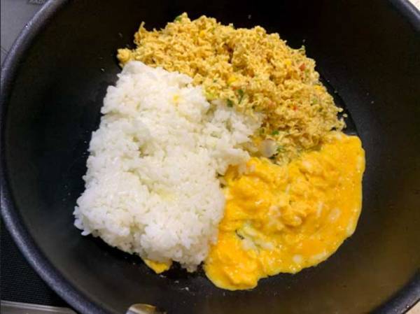 カップラーメンが食べたい気分！でも昨日のご飯が残っている…そんな時の必殺ご飯