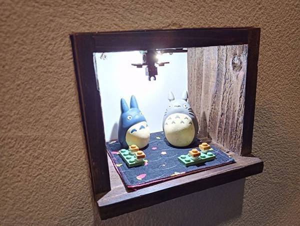 誤って壁に穴を空けた女性　夫に補修を頼むと？　「逆転の発想」「ナイスアイディア」