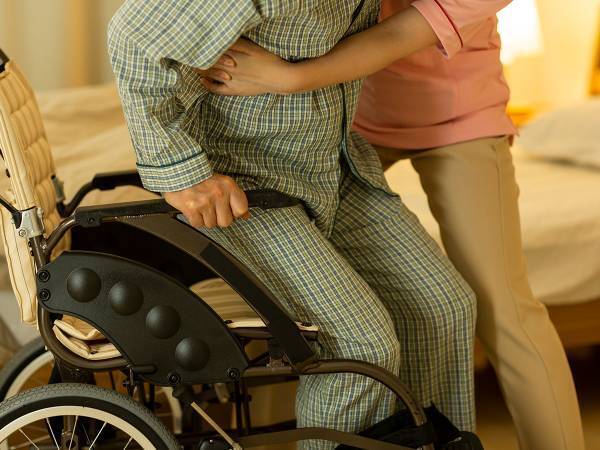 コロナ禍でも変わらず仕事を続けるケアワーカーに！　特別な嬉しいケアとは