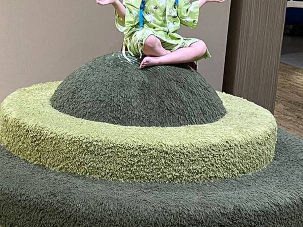 娘はどこに！？　焦って探していたら１分後…　「見事な擬態」「吹いた」