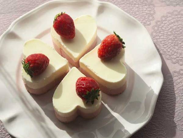 春にぴったり！紅白が美しすぎるいちごスイーツレシピ！