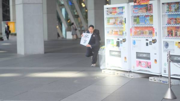 天才かと思った　卒業の発表で爆笑をかっさらった男性に、祝福の声