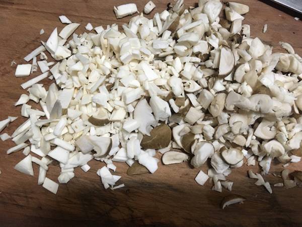 「天才の発想」と絶賛の声が続出　ハンバーグとトマト缶を用意するだけで…？