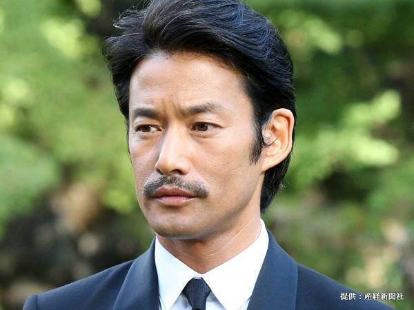 新田真剣佑が２０年前の写真を披露　隣にいた竹野内豊の姿に、衝撃走る