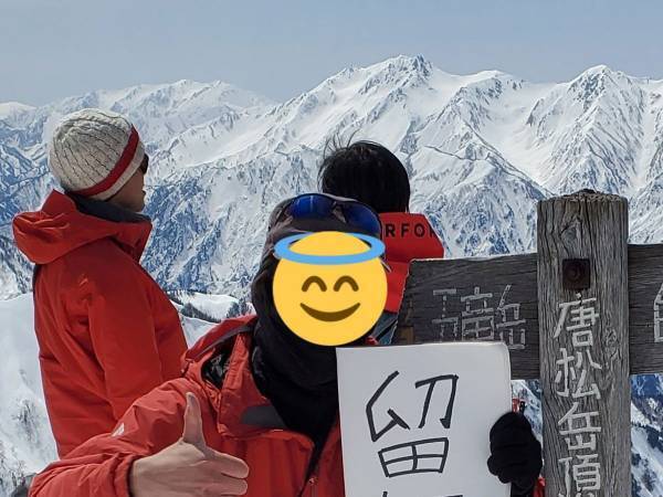 男性「最高の景色のもと最悪の知らせをします」　山頂で撮影された写真に吹き出す