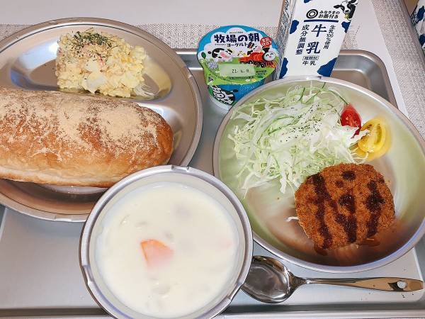 家で学校給食を再現　母親の本気に、子供「ガチすぎ」