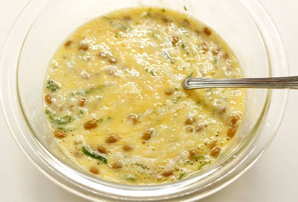 「ふわっふわ」「一瞬でなくなる」　納豆、とろろ、卵をまぜて焼くと？