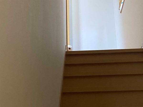 エアコンの取り付け工事中、猫の姿がないと思ったら…？