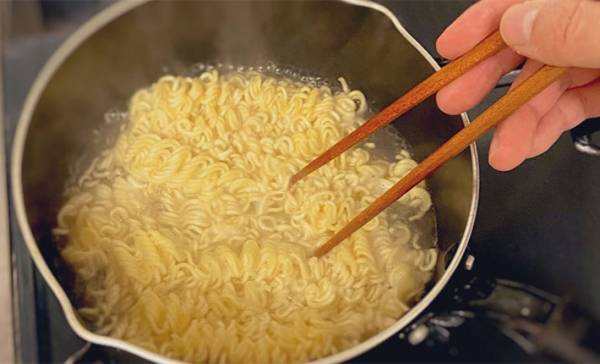 サッポロ一番のアレンジレシピに１０万人が『いいね』　ちょい足ししたのは？