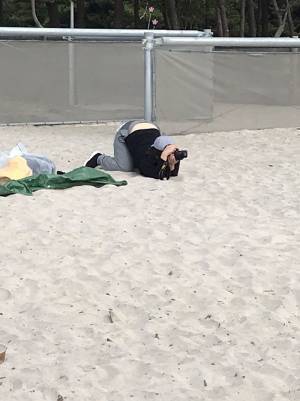 カメラに夢中になった女性が…？　「爆笑」「二度見した」