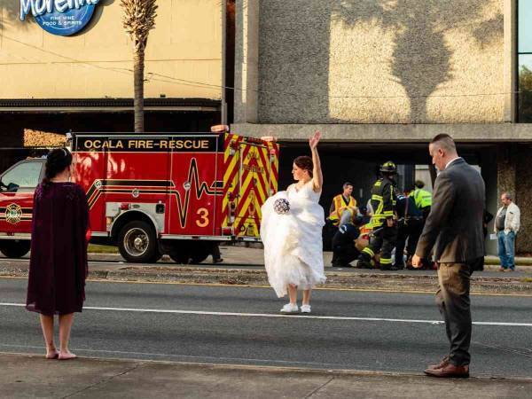 結婚式の写真撮影中に交通事故が発生　すると新郎新婦とゲストたちは…