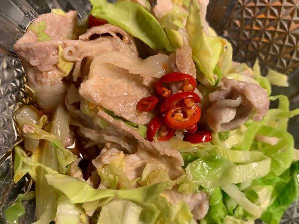 お酒に合うこと間違いなし！春キャベツにあの調味料だけ！