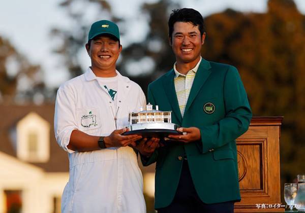 松山選手のキャディが帽子を取り？　その後の行動に「尊敬に値する」の声