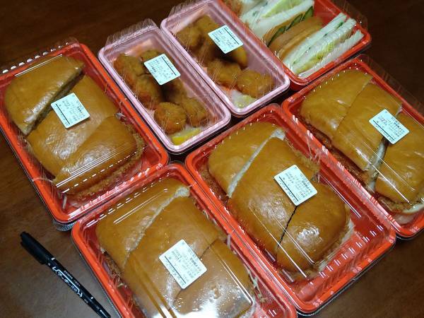 コメダ珈琲でフードメニューをテイクアウト　レジで渡された商品に、驚愕！