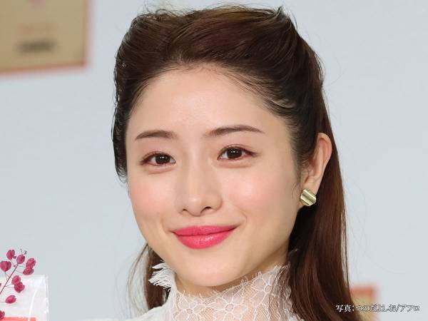 石原さとみ、口紅を落ちにくくする方法　驚くほど簡単で真似しやすい