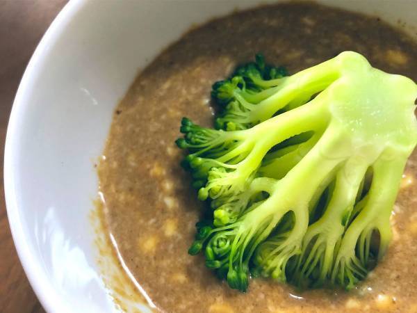 焼肉のタレと１：１で混ぜるだけ！　ブロッコリーにつける最強ソースの作り方に反響
