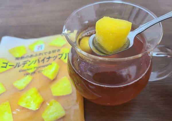 セブンイレブンの冷凍フルーツを紅茶に入れたら…　「考えた人、天才では？」