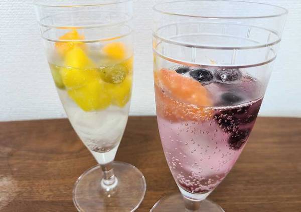 セブンイレブンの冷凍フルーツを紅茶に入れたら…　「考えた人、天才では？」