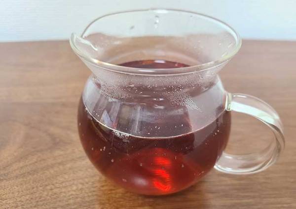 セブンイレブンの冷凍フルーツを紅茶に入れたら…　「考えた人、天才では？」