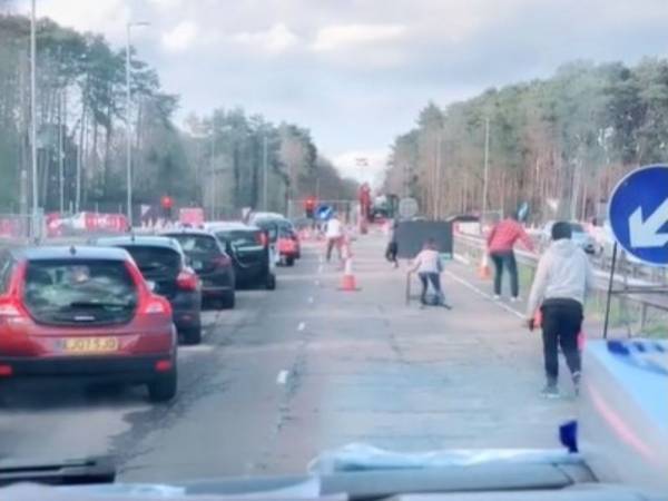 工事中の道路で救急車が通れない！　すると次の瞬間？　「鳥肌が立った」