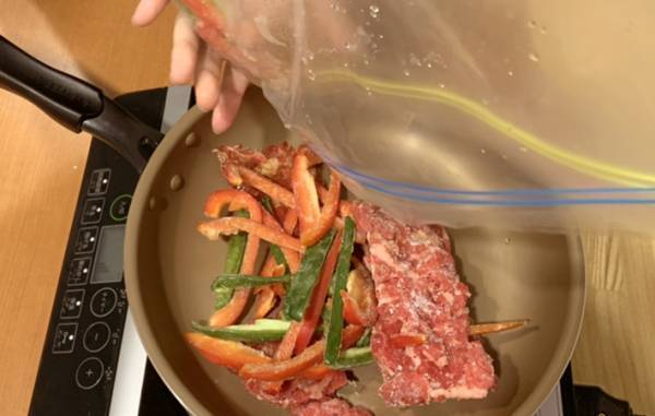 解凍せずにそのまま？　「エバラのたれにこんな使い方があったとは…」