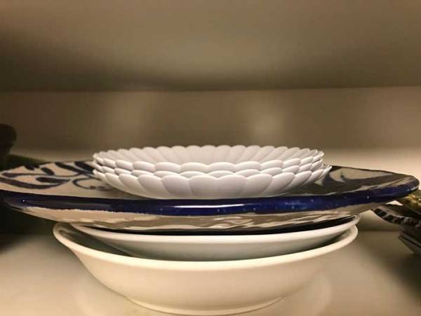 そうだったのか！地震が起こったら…落下防止対策 食器棚の皿の重ね方