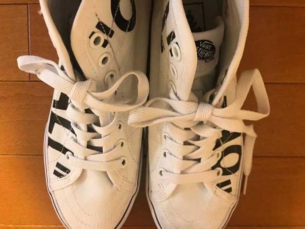 スニーカーが脱ぎにくい！ あるものを変えるだけで楽に脱げる その方法とは？