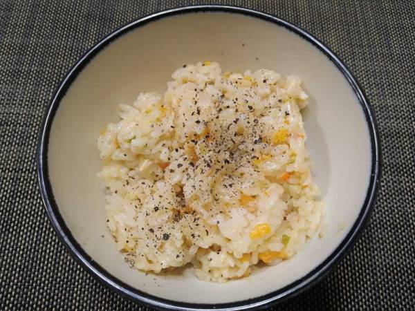 まったり濃厚で、彩りもキレイ 『カマンベールDE炊き込みご飯』のレシピをご紹介！