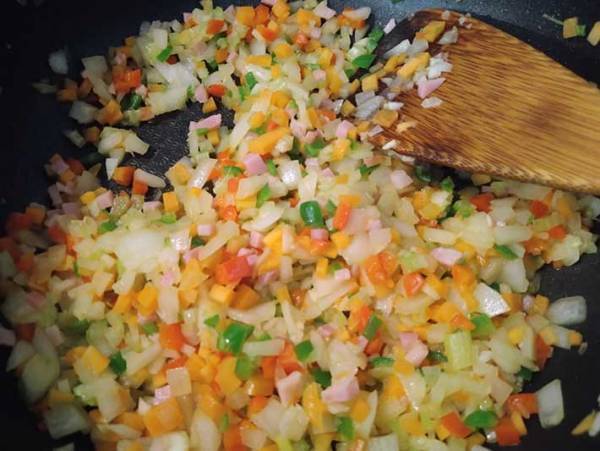 まったり濃厚で、彩りもキレイ 『カマンベールDE炊き込みご飯』のレシピをご紹介！