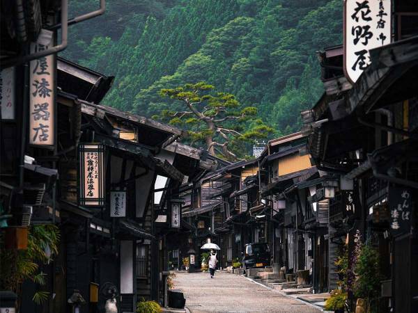 長野県の山奥で撮影された、森の中へ吸い込まれそうな３枚がこちら