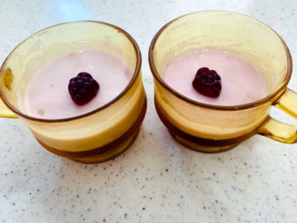 超簡単！グミとヨーグルトがあれば、とろけるあのスイーツが作れる