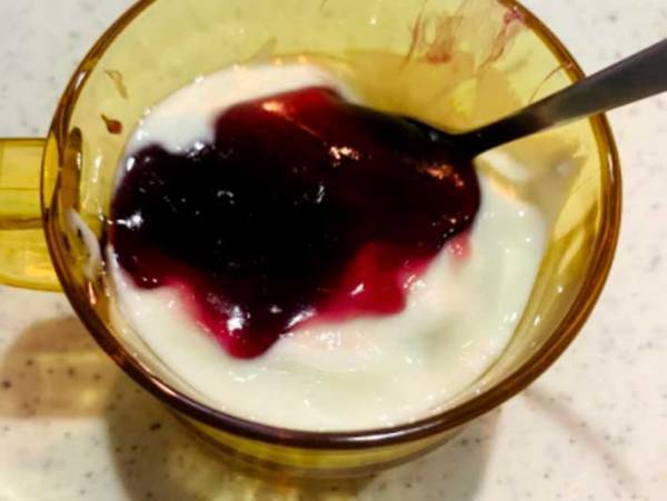 超簡単！グミとヨーグルトがあれば、とろけるあのスイーツが作れる