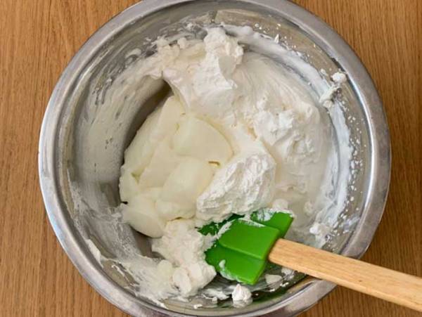 見た目もかわいい！話題のマリトッツォができる手抜きレシピ