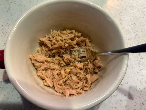 ほんの一手間で解消！ツナマヨおにぎりの油がしみない裏技