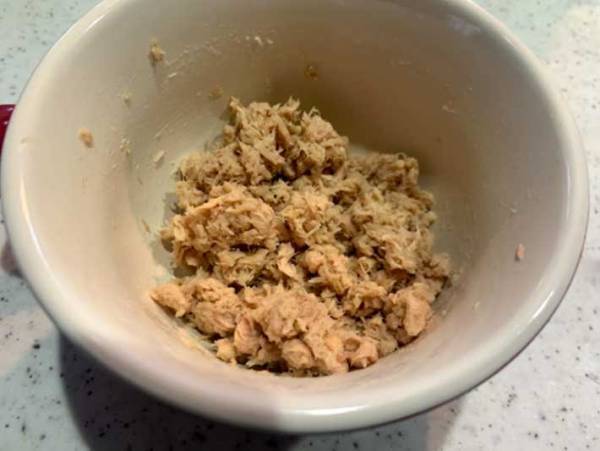 ほんの一手間で解消！ツナマヨおにぎりの油がしみない裏技