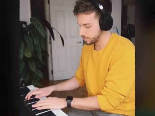 壁越しに一緒に演奏していた２人のピアニスト　結末に涙が止まらない