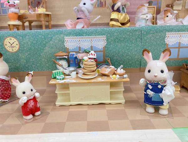 これが店員の本気…！　おもちゃコーナーの展示に「最高」「これがプロか」