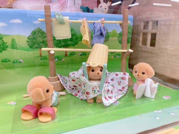 これが店員の本気…！　おもちゃコーナーの展示に「最高」「これがプロか」