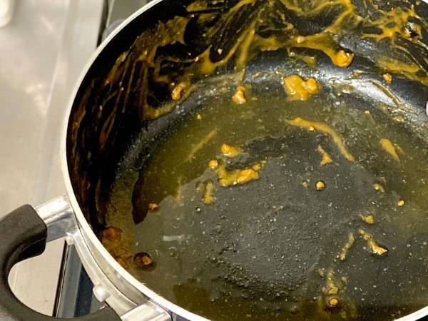 「１日早く知っていれば…」　スポンジが傷まないカレー鍋の洗い方が話題