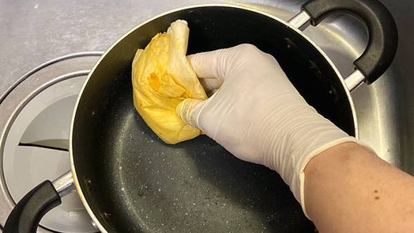 「１日早く知っていれば…」　スポンジが傷まないカレー鍋の洗い方が話題