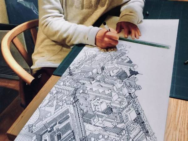 「すごい才能だ」「感動した」　年齢を聞いて驚き！下書きなしで描いた空想の街に反響