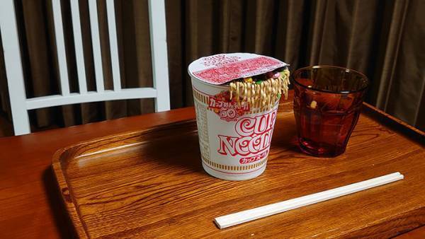 「天才」「びっくりした！」　カップ麵を作っていると、中から麺が！？