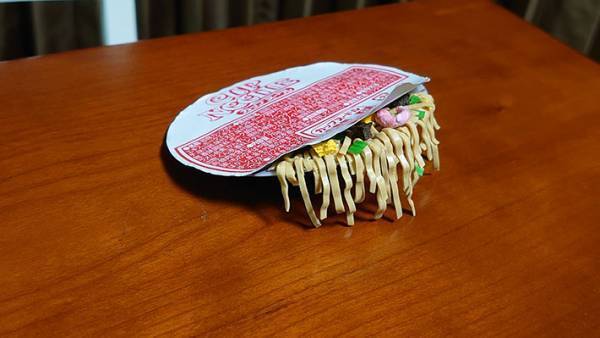 「天才」「びっくりした！」　カップ麵を作っていると、中から麺が！？