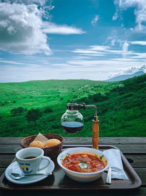 テラスでの食事に「最高」「行ってみたい」の声　全体像を見ると？