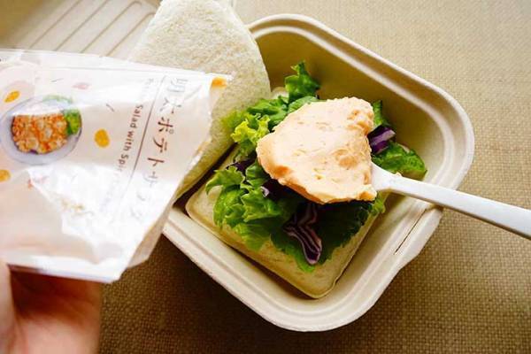 ローソンの『Lチキ』を別のパンで挟んだら？　まさかの完成形に「止まらなくなる」